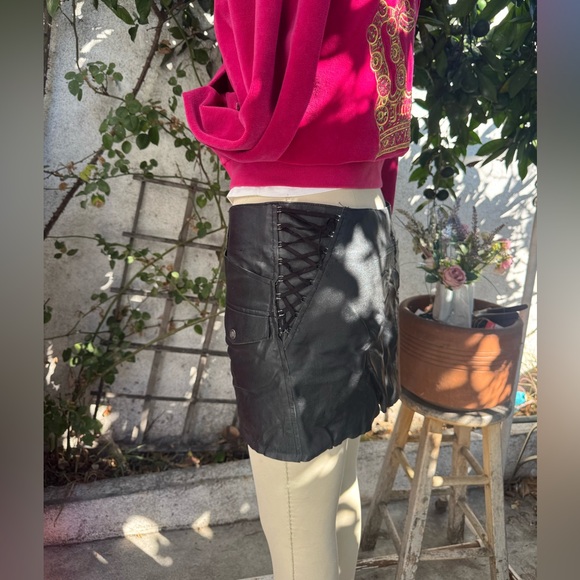 Leather mini skirt - Picture 1 of 16